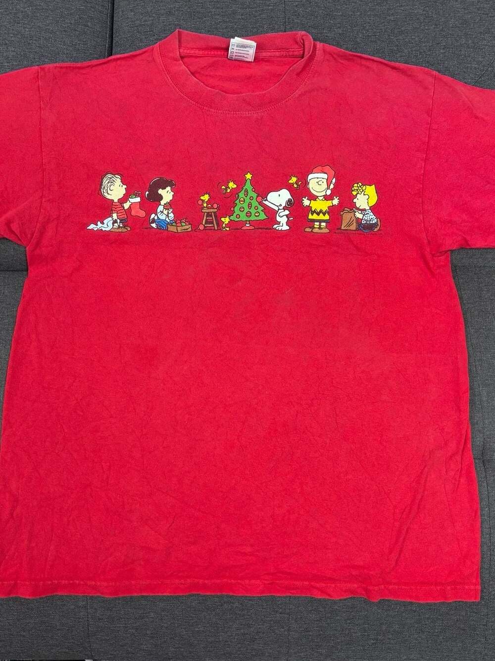Peanuts Christmas T-Shirt Size L Red Charlie Brown Snoopy Holiday Graphic